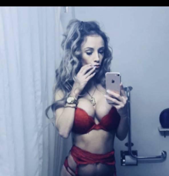 KENDAL Busty blonde xo Arriving Friday afternoon xo