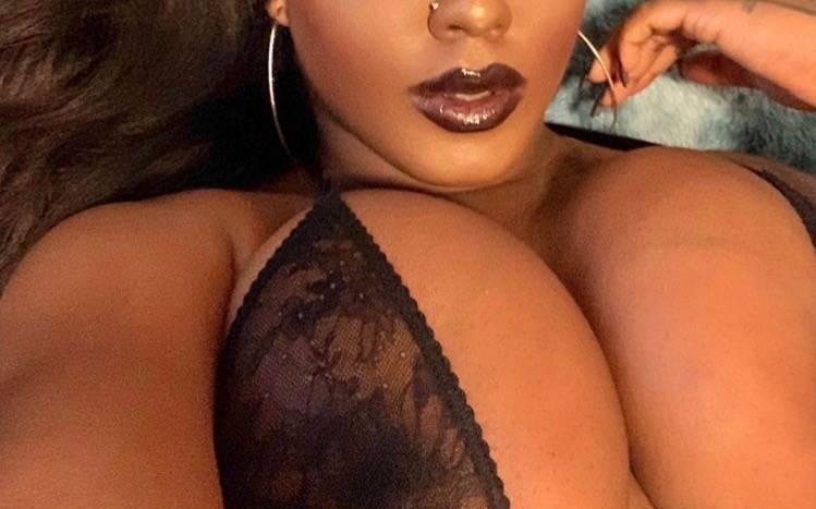 Outcall only Montreal! 38DDD & big butt! I got PartyGirl