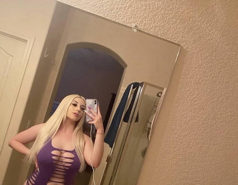 your fav blondienew in townoutcall availableparty girl