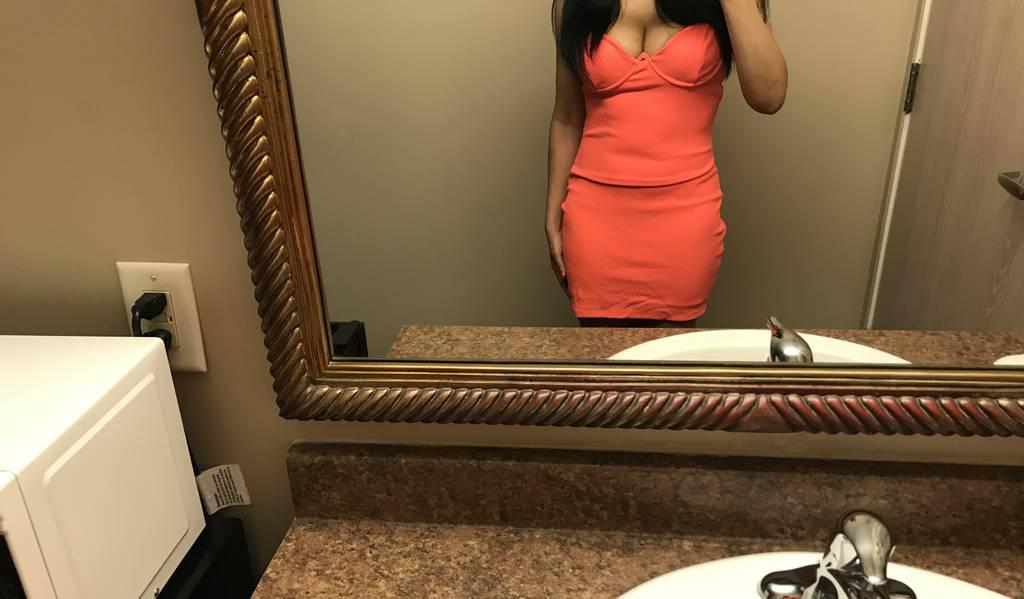 Hot sexy young looking for fun