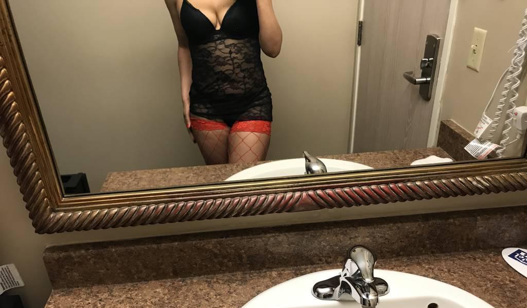 Hot sexy young looking for fun