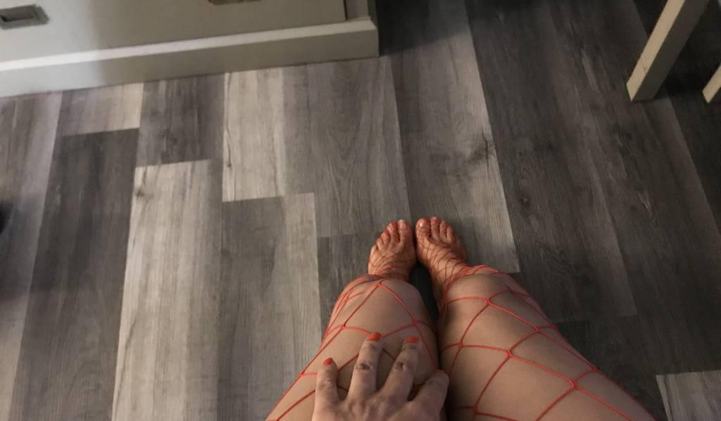 Hot sexy young looking for fun