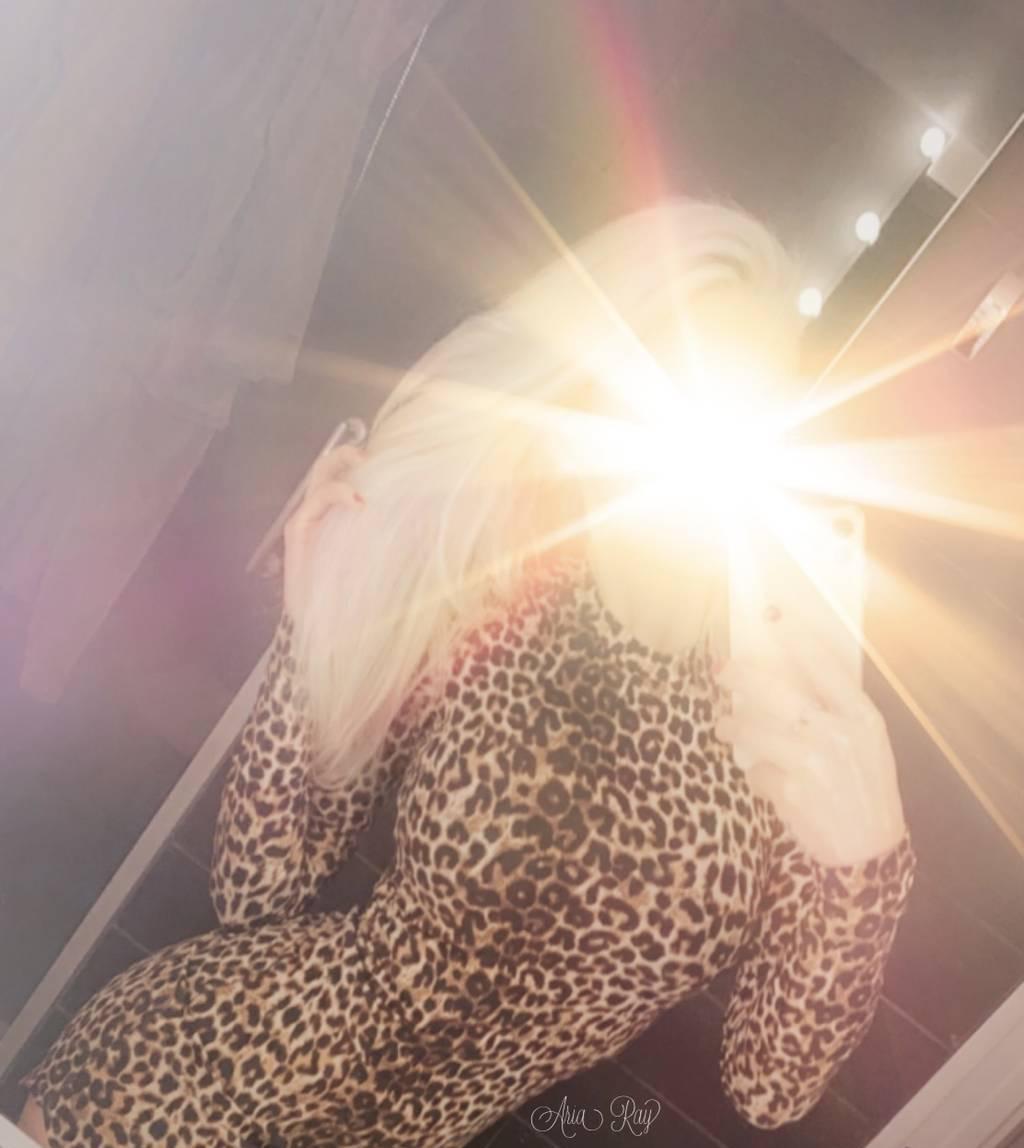 𝐸𝓍𝓆𝓊𝒾𝓈𝒾𝓉𝑒 𝔹𝕝𝕠𝕟𝕕𝕖 Published 𝑀𝑜𝒹𝑒𝓁 & GODDESS YYC