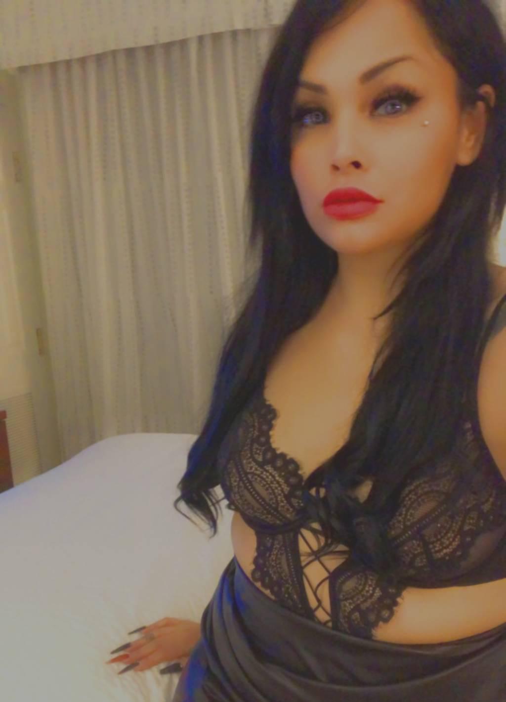 New in town for the weekend -INCALL/OUTCALL